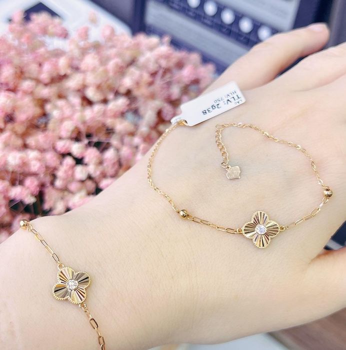 Không gian sang trọng và bộ sưu tập trang sức đẳng cấp tại Vàng Thanh Liên