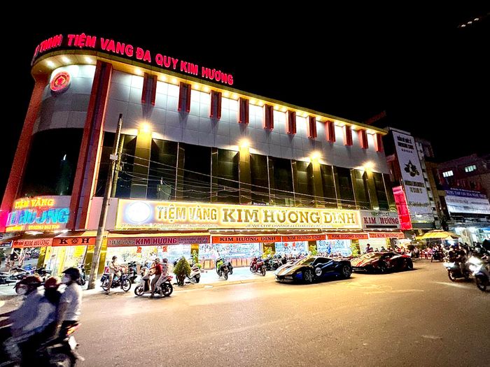 Không gian trưng bày tinh tế với bộ sưu tập bạch kim tại Kim Hương Dinh