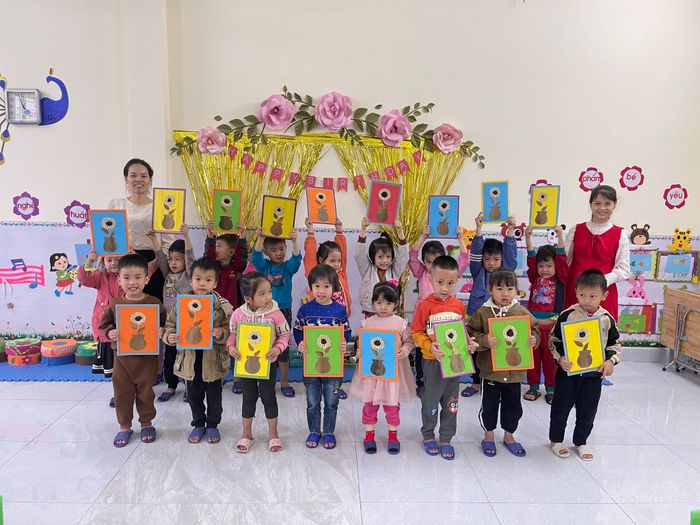 Khoảnh khắc vui chơi hồn nhiên của các bé tại Trường Mầm non Lệnh Khanh