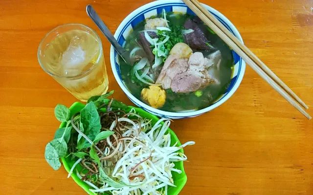 Không gian ấm cúng tại quán Tân Mai
