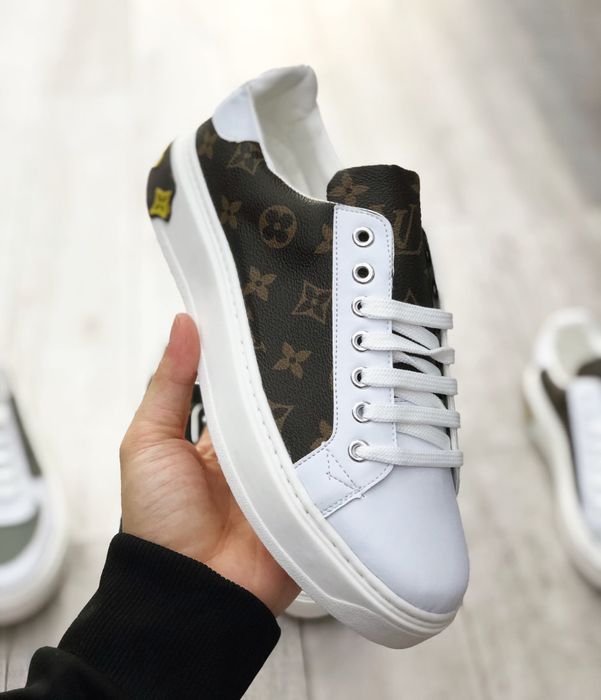 Không gian mua sắm đầy ấn tượng tại Him Shoes Quảng Ngãi
