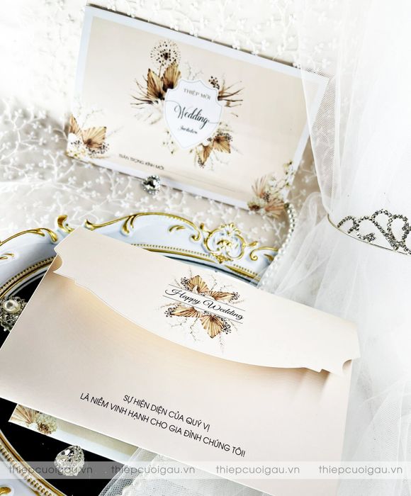 Những mẫu thiệp cưới ấn tượng của Gấu - Ảnh 2