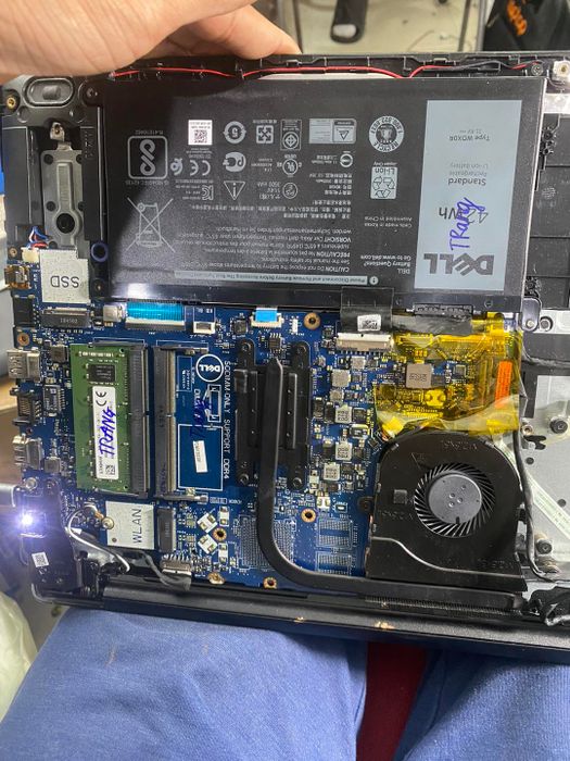 Hình ảnh đội ngũ kỹ thuật viên chuyên nghiệp tại Bệnh Viện Laptop Hà Đông
