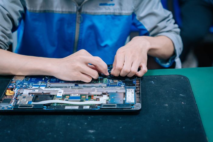 Hình ảnh không gian làm việc hiện đại tại Sửa chữa Laptop 24h.com
