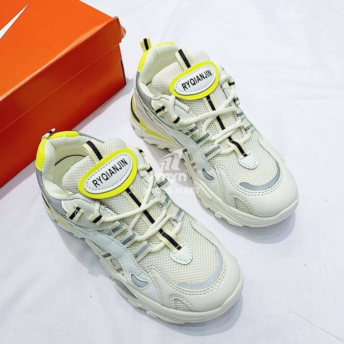 Không gian trưng bày ấn tượng tại Myn Shoes Quảng Ngãi