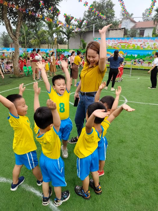 Hoạt động vui chơi sáng tạo của các bé tại Trường Mầm non Ấm Hạ