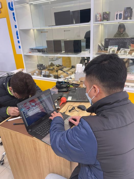Hình ảnh không gian làm việc hiện đại tại Bệnh Viện Laptop