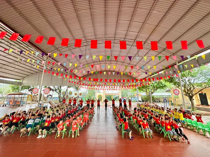 Giờ học ngoại khóa đầy màu sắc tại Trường Mầm non Ấm Hạ