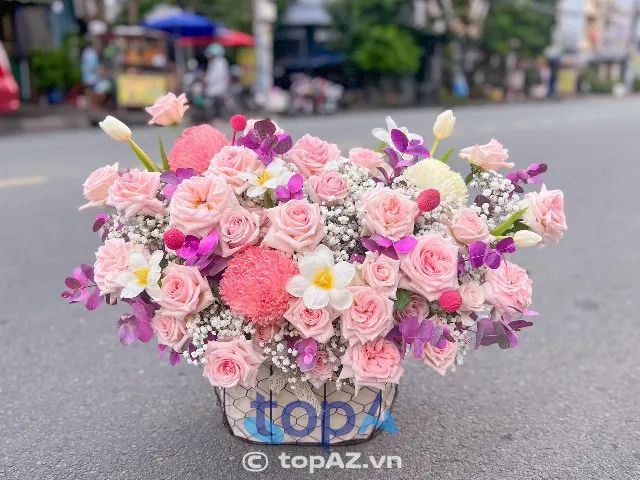 Tiệm hoa tươi nổi bật tại Quận Ba Đình với những đóa hoa rực rỡ, tinh tế