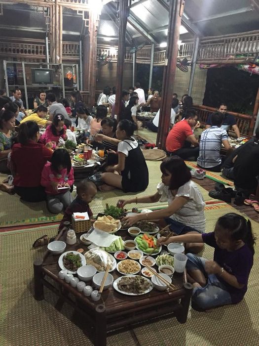 Không gian ấm cúng tại Tháng Tám Quán