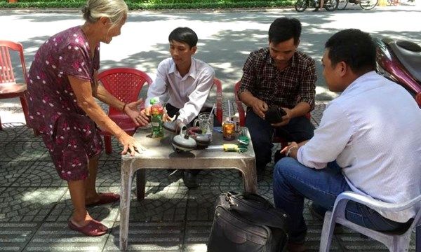 Hình ảnh minh họa: Quán nước dưới gốc cây cổ thụ (Nguồn: Internet)