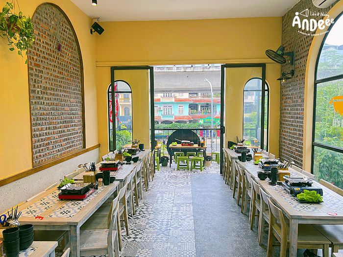 Không gian ấm cúng và món ngon đặc trưng tại Lẩu & Nướng Ăndeee - Ảnh 3
