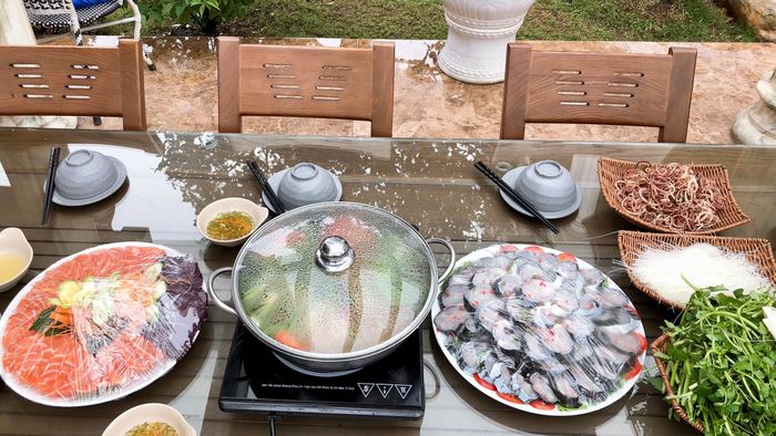 Góc ảnh đầy màu sắc tại Tạ Tốn BBQ