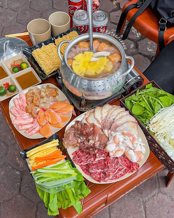 Không gian ấm cúng và món ngon đặc biệt tại Bò Chất Quán - Ảnh 1