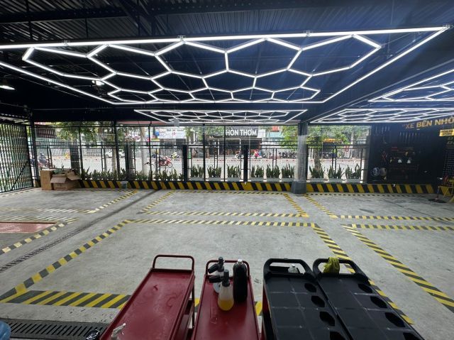 D165 Detailing chuyên cung cấp dịch vụ chăm sóc xe hơi cao cấp.