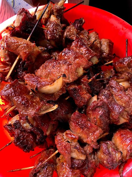 Món nướng tại Nhà hàng Lê Triêu luôn hấp dẫn thực khách, được chế biến kỹ lưỡng từ nguyên liệu tươi ngon, mang lại hương vị đậm đà và độc đáo.
