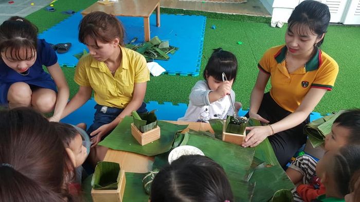 Góc học tập với giáo cụ Montessori tại Monties