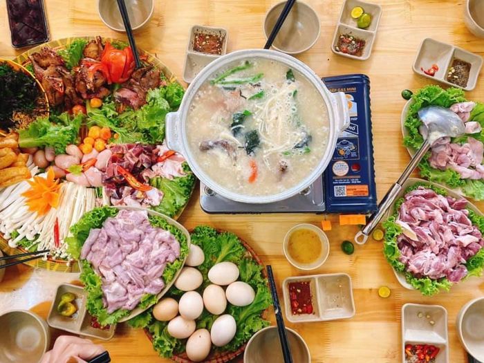 Không gian ấm cúng tại Nhà hàng Trang Anh