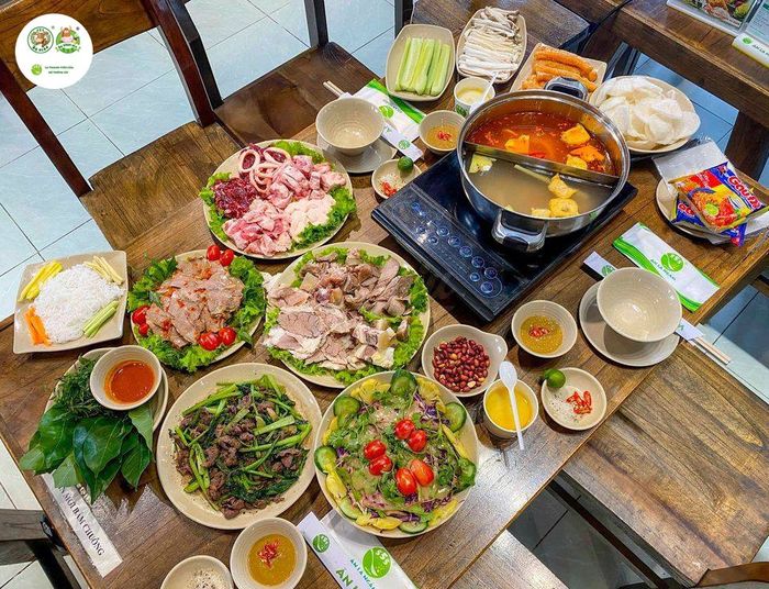 Không gian ấm cúng và món ngon đặc biệt tại Bò Ngon 555 - Ảnh 3