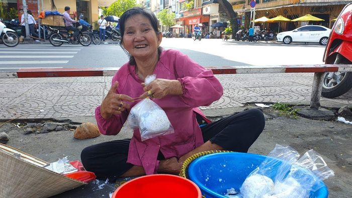 Hình ảnh minh họa: Gian hàng nhỏ dưới gốc cây (Nguồn: Internet)