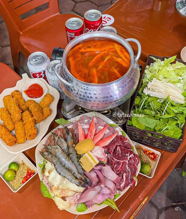 Nồi lẩu bò nhúng dấm thơm ngon cùng nguyên liệu tươi tại Bò Chất Quán - Ảnh 2