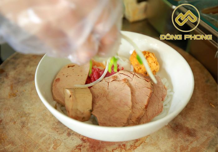 Hình ảnh tô bún bò sáng tạo tại Đông Phong