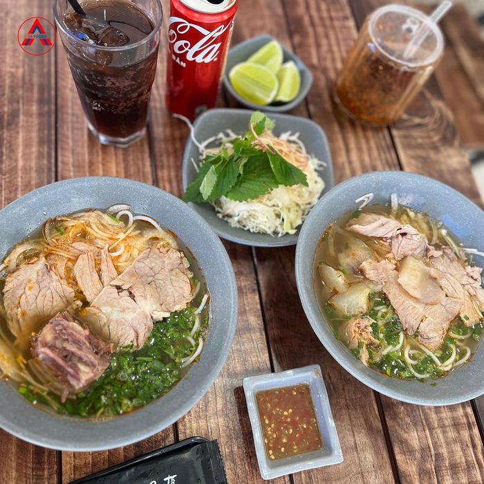 Không gian ấm cúng và món ngon đặc sắc tại Bún Bò 3A