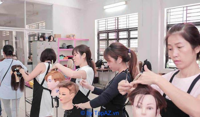 khóa học cắt tóc chuyên nghiệp tại TP.HCM