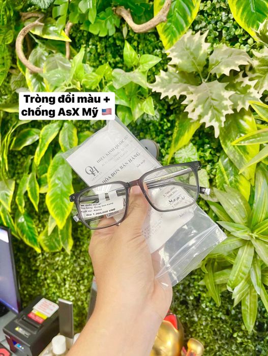 Bộ sưu tập kính đa dạng tại Quốc Huy