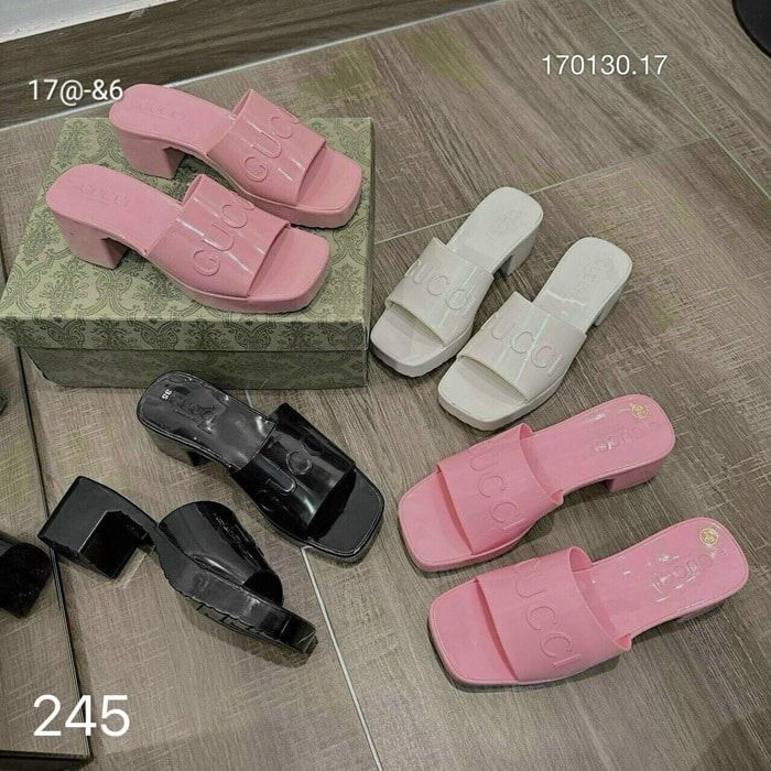 Khám phá shop giày dép nữ đẹp tại quận Gò Vấp, nơi mà bạn không thể bỏ qua. SweetShoes mang đến những mẫu giày đầy phong cách, từ những đôi giày cao gót quyến rũ đến giày thể thao năng động.