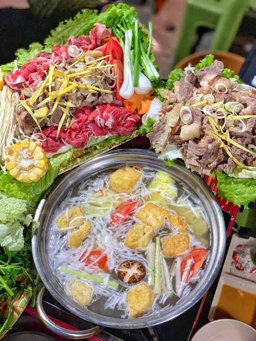Không gian ấm cúng và món ngon đặc biệt tại Sành Ăn Quán