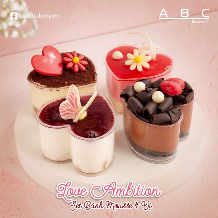 ABC Bakery ảnh 1 - Góc nhìn cận cảnh những chiếc bánh vàng ươm thơm phức, lớp kem mịn màng được trang trí tinh tế