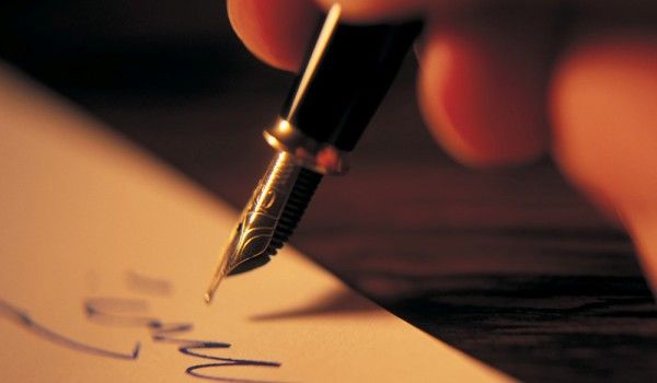 Hình ảnh minh họa tinh tế: Chiếc bút máy qua góc nhìn nghệ thuật (Nguồn: internet)