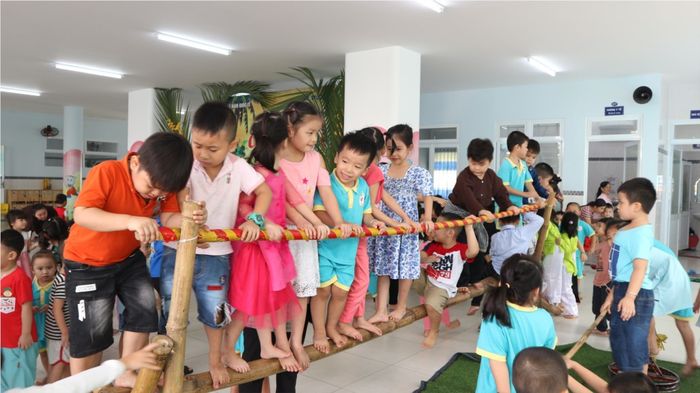 Hình ảnh 2 Trường Mầm non Tân Sơn Nhất - Khoảnh khắc hạnh phúc của các bé trong giờ học sáng tạo và vui chơi ngoài trời