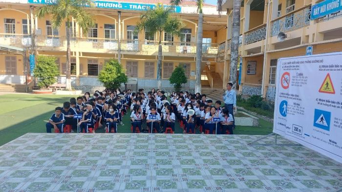 Hình ảnh ấn tượng về Trường THCS Hòa Bình