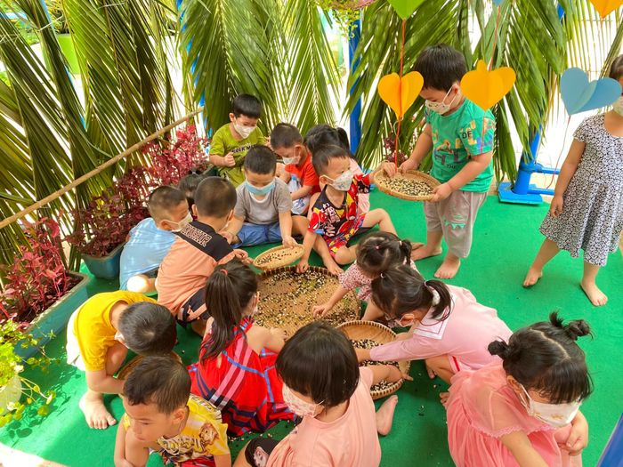 Hình ảnh Trường Mầm Non 10 - Không gian học tập và vui chơi tràn ngập tiếng cười trẻ thơ.