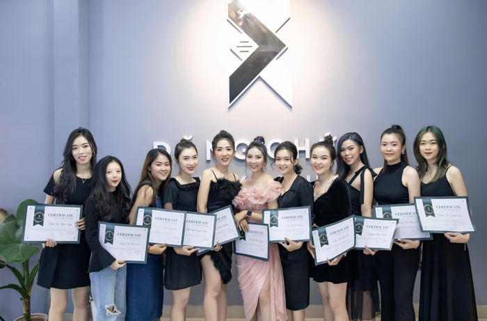Nguyễn Huệ Makeup - Khoảnh khắc truyền nghề cùng học trò