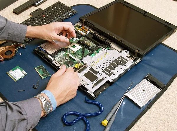 Hình ảnh thực tế Phước Hưng Computer - Không gian làm việc hiện đại và chuyên nghiệp