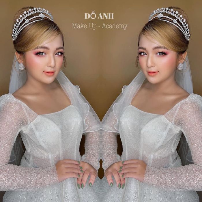Hình ảnh Đỗ Anh Makeup trong buổi thực hiện trang điểm