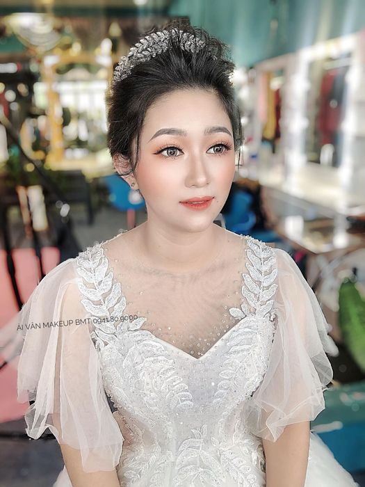 Khoảnh khắc sáng tạo nghệ thuật của Hồng Nhung Makeup