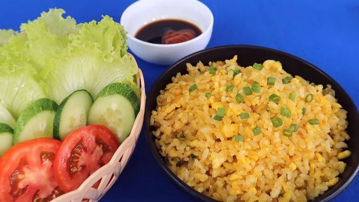 Cơm chiên trứng gà - Hình 1