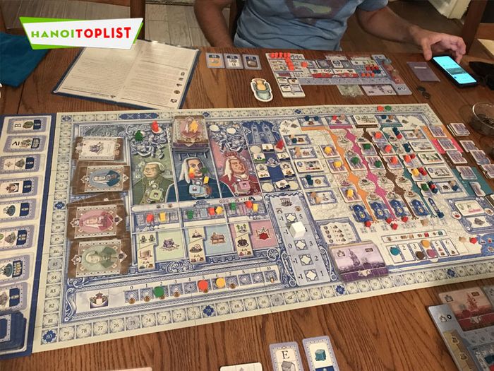 look-board-game-station-Tripi
