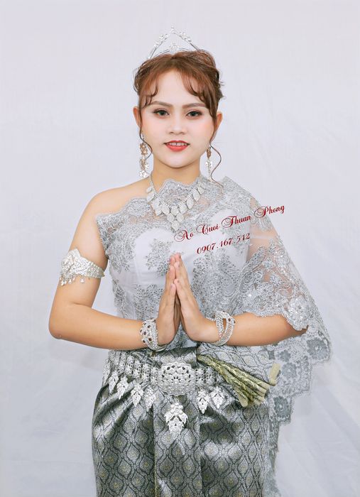 Áo Cưới Thuận Phong - Bộ sưu tập váy cưới và trang điểm đẳng cấp