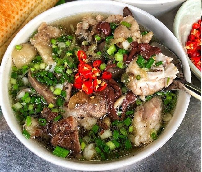 Huyết chưng - món ăn vỉa hè hấp dẫn