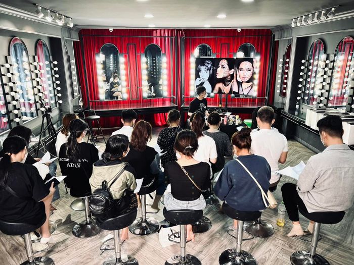 Không gian học tập hiện đại tại Ken Makeup Academy