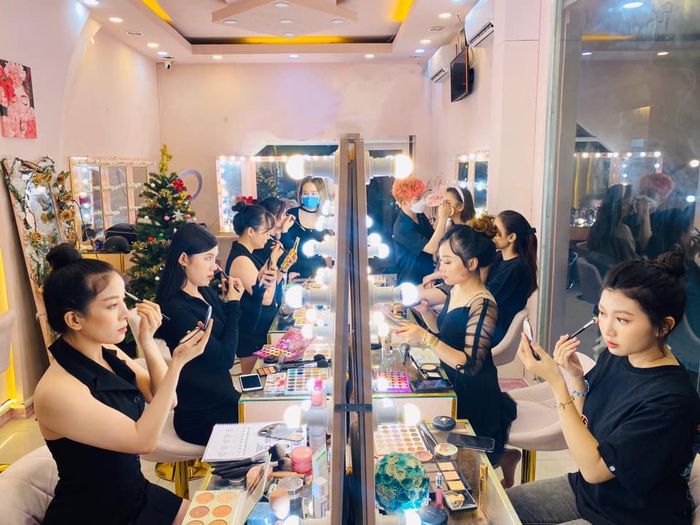 Không gian học tập hiện đại tại MyMy Makeup Academy & Studio