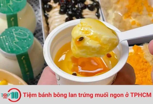 Qin Cake & Café - Nét truyền thống trong từng chiếc bánh bông lan trứng muối mini