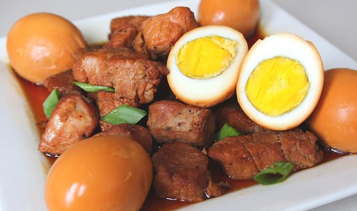 Trứng kho thịt lợn - Hình 1