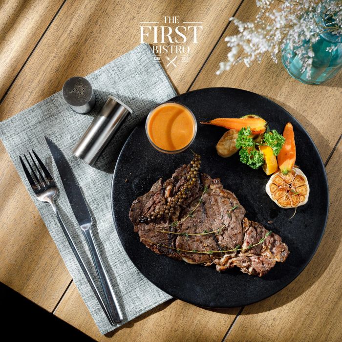 Góc check-in ấn tượng tại The First Bistro