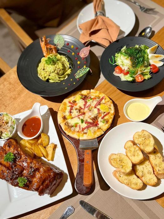Không gian sang trọng tại Victory Coffee & Bistro